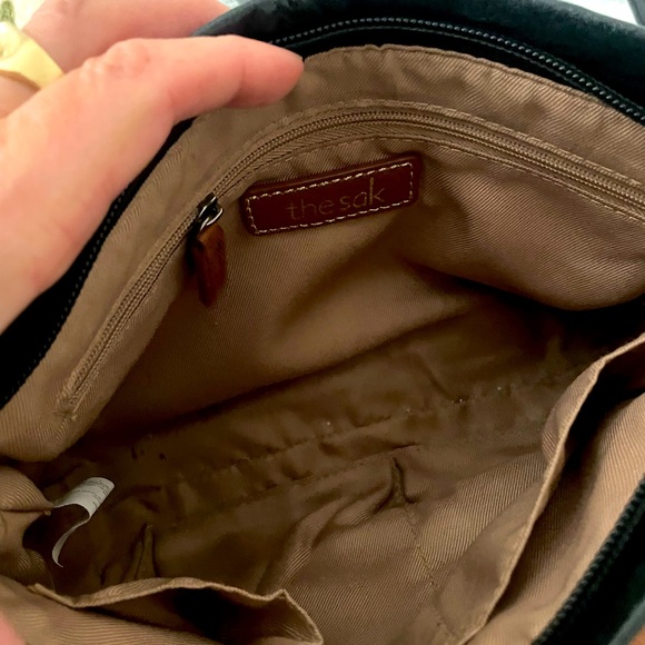 The Sak Shoulder Bag! Black leather with cell phone pocket on the back - Picture 4 of 4